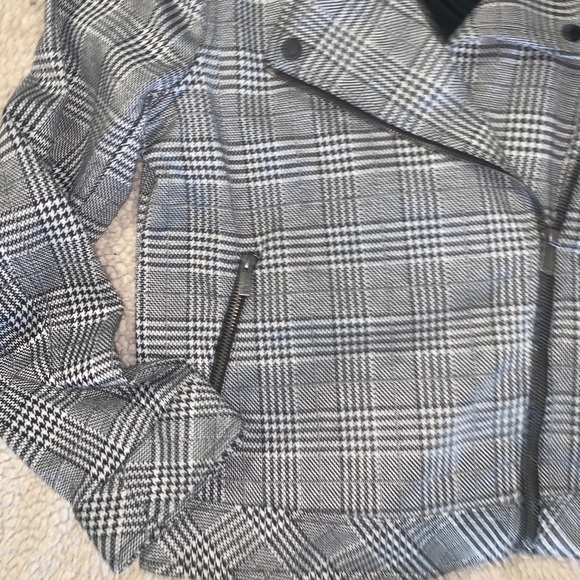 Vince Camuto plaid jacket - Picture 2 of 6